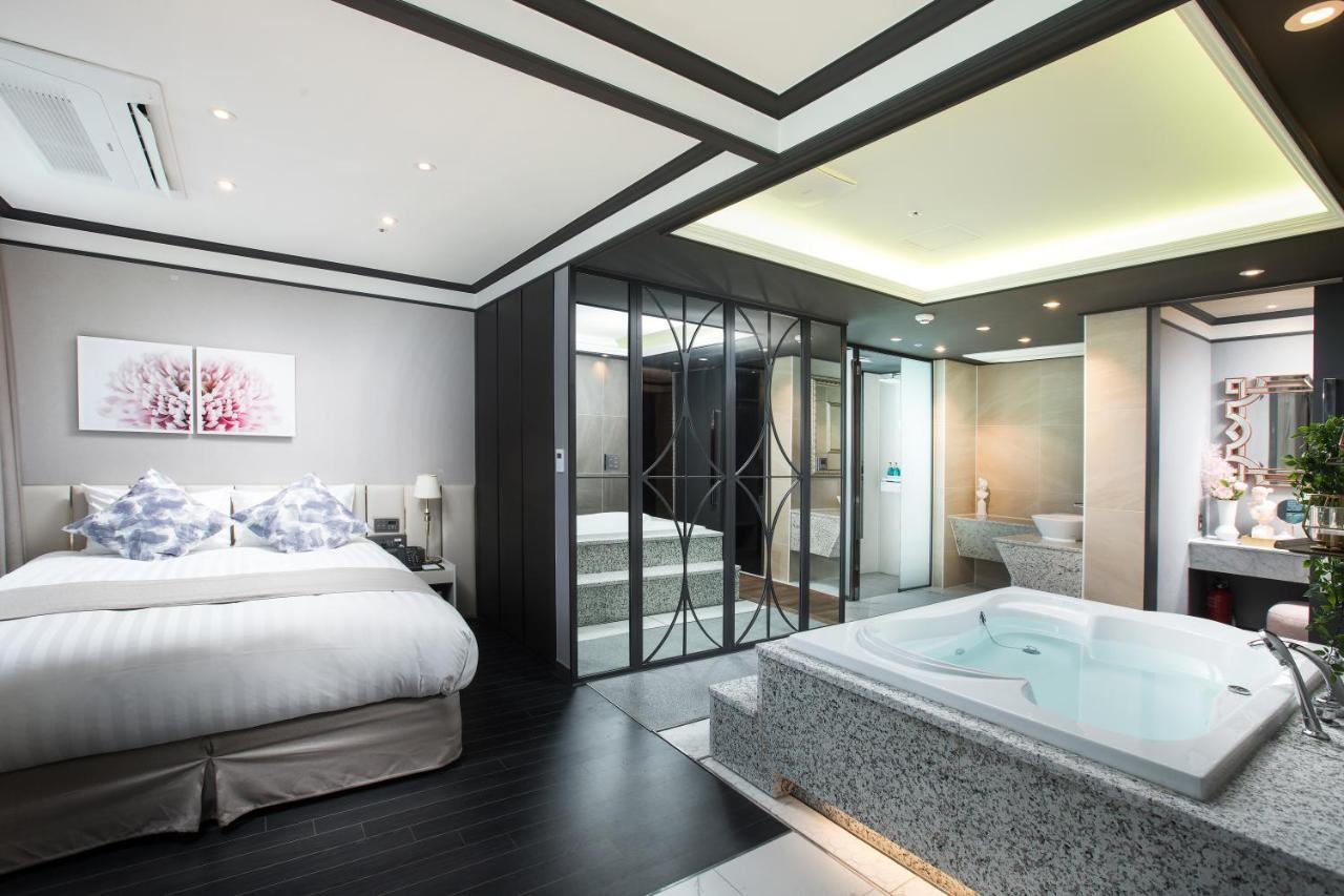 Utop Boutique Hotel&Residence Gwangju Metropolitan City Exteriör bild