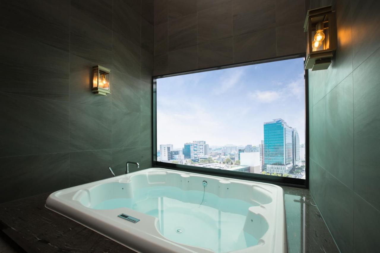 Utop Boutique Hotel&Residence Gwangju Metropolitan City Exteriör bild